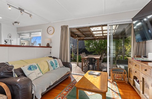 Waipu Cove House | Coastal Hideaway - Waipu Cove Holiday Home