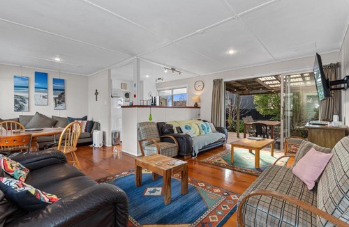 Waipu Cove House | Coastal Hideaway - Waipu Cove Holiday Home