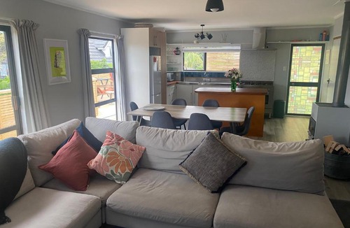 Waikanae House | Coastal Waikanae Beach Haven