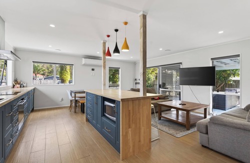 Ruakaka House | Coastal Whanau - Ruakaka Holiday Home