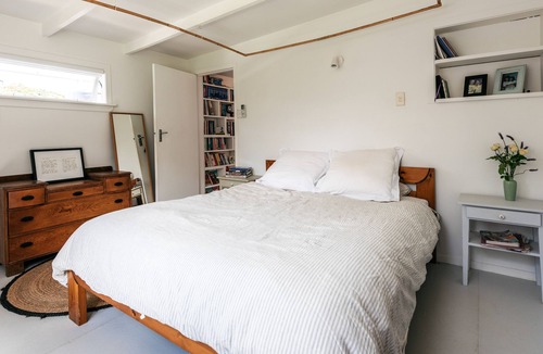 Surfdale House | Coconut Cottage Little Onoeroa