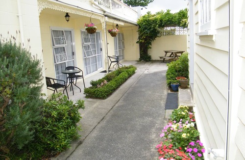 Hamilton Lake Hotel | Colonial City Motel and Conference Centre