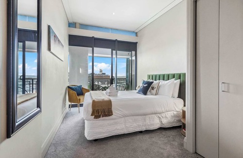 Auckland Central Business District Apartment | Comfort, Harbour Views & Balcony | Zodiak Stays