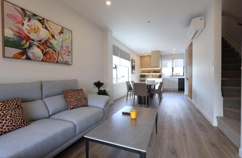 Takapuna House | Comfort Stay in Takapuna - Free carpark