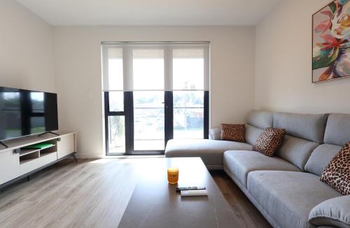 Takapuna House | Comfort Stay in Takapuna - Free carpark