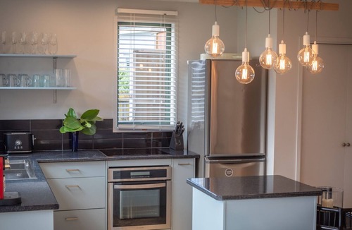 Blackpool House | Comfortable Adaptable home in a great location on Waiheke