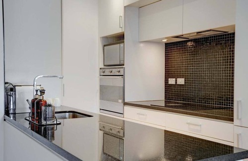Eden Terrace Apartment | Comfortable city fringe Apt Near Basque Park