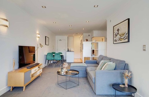 Eden Terrace Apartment | Comfortable city fringe Apt Near Basque Park
