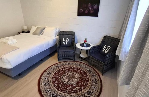 Epsom Hotel | Comfy and Modern Self Contained Studio in Epsom