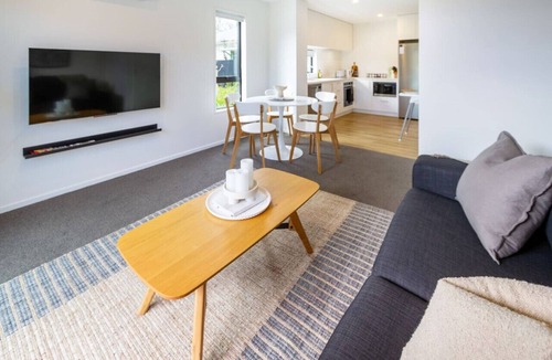 Sydenham House | Comfy Family Haven by Waltham Pool