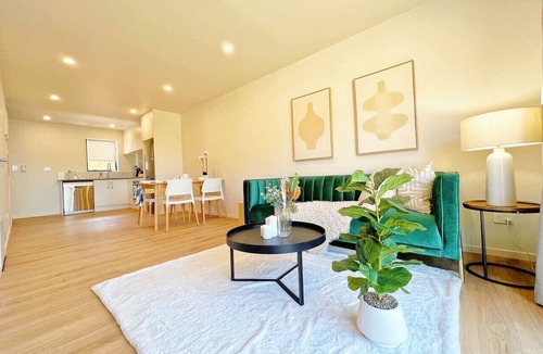 Auckland House | Comfy Home in East School Zone