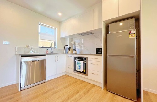 Auckland House | Comfy Home in East School Zone