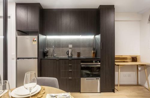 Newton House | Condo in Queen St CBD w Pool and Gym Zodiak Stays