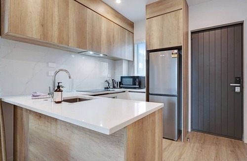 Flat Bush Villa | Contemporary Flat Bush Oasis | Parking and Air-Con