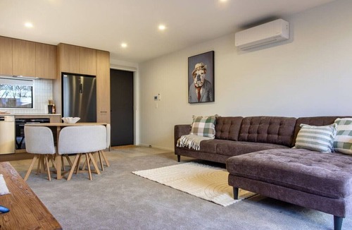 Linwood House | Contemporary Townhouse | Near CBD + Gated Parking