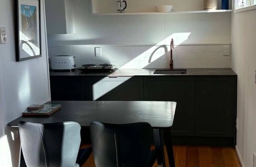 Cashmere House | Contempory Hillside studio in Cashmere