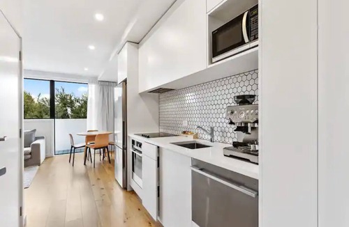 Mission Bay House | Convenient Modern 2-Bedroom Unit With Free Parking