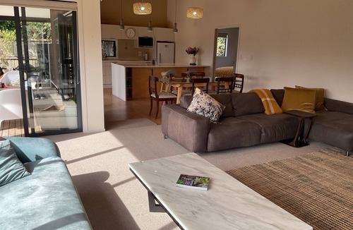 Waipu House | Convenient Village Location