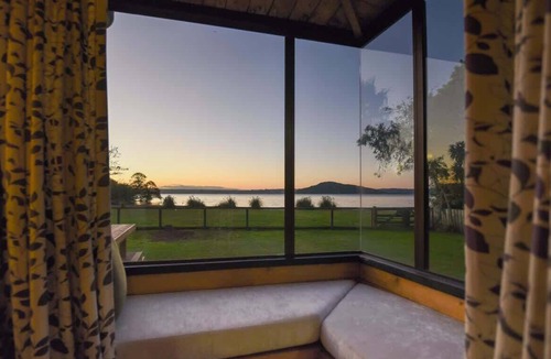 Holdens Bay House | Cooper's Lakeside - Lakefront, Kayaks, Sleeps 5