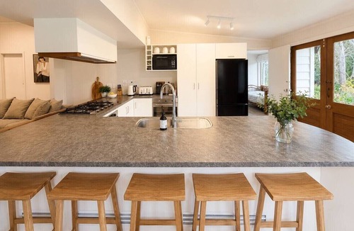 Coromandel House | Coro Lodge | Sleeps 18 l 7BR l 5 ensuites