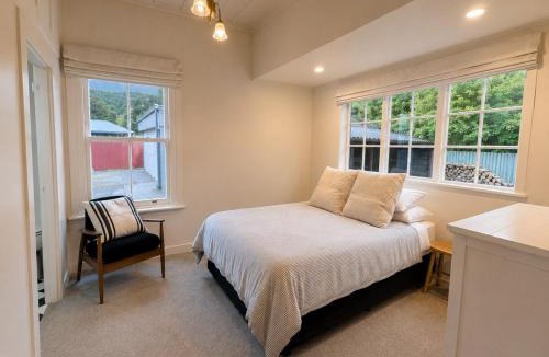 Coromandel House | Coro Lodge - Sleeps 18 - 7BR - 5 ensuites