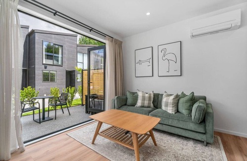 Arthur's Point Apartment | Coronet Retreat | Alpine Stay Near Coronet Peak