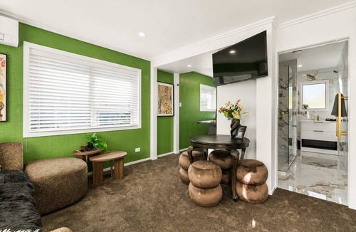 Hamilton Apartment | Corporate Stay | Central Location | Park Securely