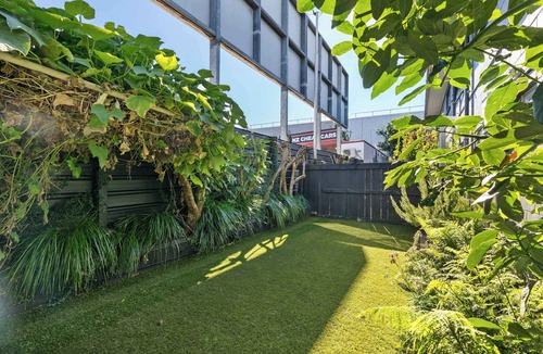Hamilton Apartment | Corporate Stay | Central Location | Park Securely