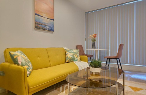 Auckland Central Business District Apartment | Cosmo Quarters - City Apartment with Pool & Spa