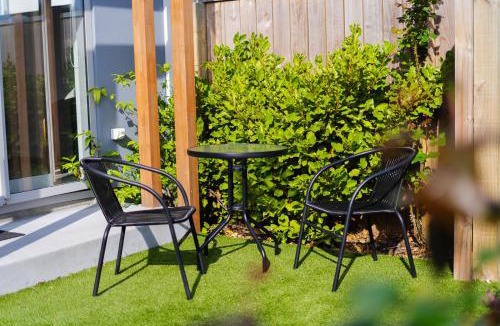 Riccarton House | Cosy 2 Bed 3 Bath Home Close to CBD And Hagley Park