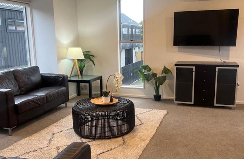 Linwood Apartment | Cosy Apartment - 5 minutes from City Centre