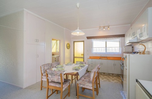 Cooks Beach Cottage | Cosy at Cooks - Cooks Beach Downstairs Unit