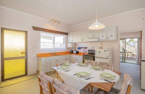 Cooks Beach Cottage | Cosy at Cooks - Cooks Beach Downstairs Unit