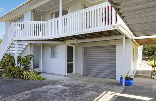 Leigh House | Cosy Beach house with Sea Views- walking distance to the shops and beach!