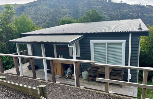 Little Akaloa Cabin | Cosy cabin style bach, immersed in native bush, in beautiful Banks Peninsula