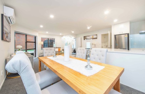 Greenlane - Ellerslie House | Cosy Greenlane Retreat | Calm & Unwind
