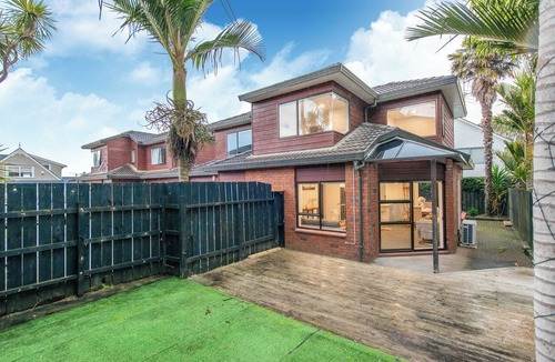 Greenlane - Ellerslie House | Cosy Greenlane Retreat | Calm & Unwind
