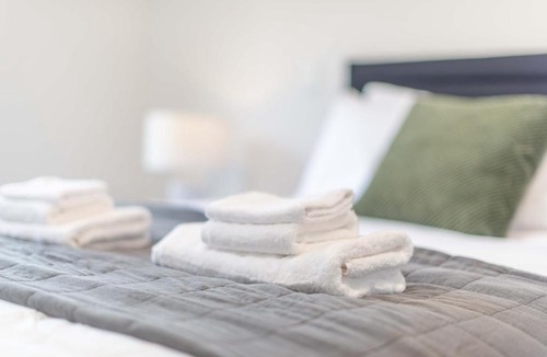 Greenlane - Ellerslie House | Cosy Greenlane Retreat Calm & Unwind