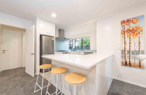 Greenlane - Ellerslie House | Cosy Greenlane Retreat Calm & Unwind