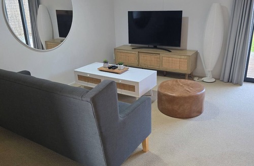 Wairakei House | Cosy Home. Nice rural setting. Close to Activity Parks.