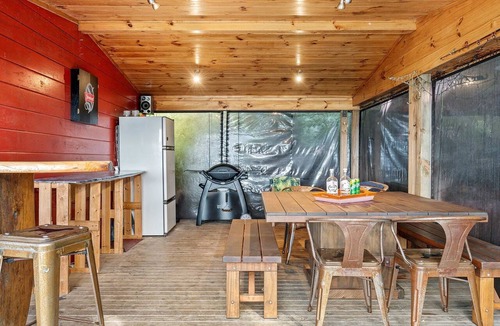 Lake Tarawera House | Cosy kiwi bach nestled into the native bush with amazing lake views