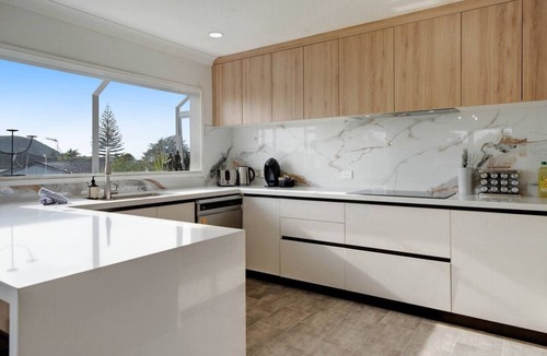 Greenlane - Ellerslie House | Cosy Mt Wellington 5BR Home with Air-Con & Parking