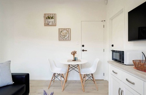 Pukekohe House | Cosy Pukekohe Self-Contained Unit with Kitchenette