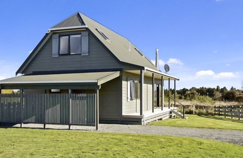 Ohakune Cottage | Cosy Spa Cottage with WiFi - Ohakune Holiday Home