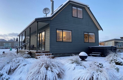 Ohakune Cottage | Cosy Spa Cottage with WiFi - Ohakune Holiday Home