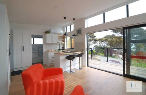 Beach Haven Apartment | Cosy Tiny Home with Ocean Views|by Furnished Rentals