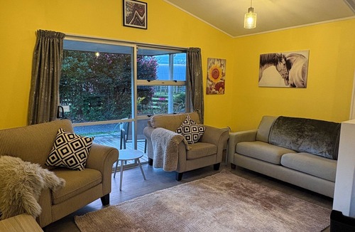 Mangaweka Cottage | Cottage at Flat Hills Cafe and Tourist Park (self-contained)
