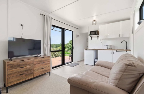 Rotorua Cabin | Country Cabin - Farm Stay for Two, Hamurana