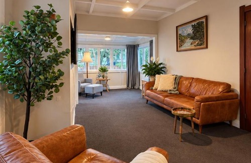 Frankton House | Country Charm - Central Hamilton