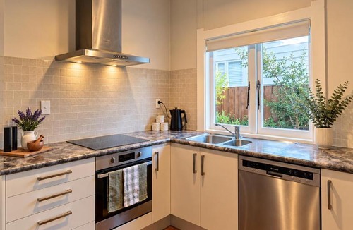 Frankton House | Country Charm - Central Hamilton
